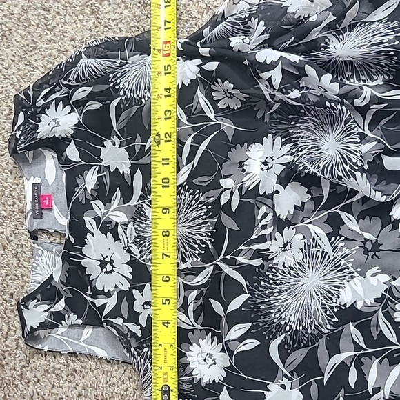 Vince Camuto Asymmetrical Sleeveless Blouse Black and White - Picture 7 of 7